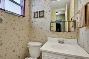 32 Colonial Club Dr, Boynton Beach, FL 33435 - Photo 23