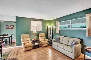 32 Colonial Club Dr, Boynton Beach, FL 33435 - Photo 5