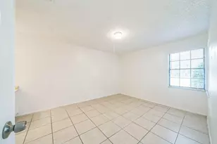 390 SW Colesbury Ave, Port Saint Lucie, FL 34953 - Photo 3