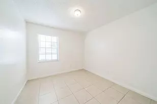 390 SW Colesbury Ave, Port Saint Lucie, FL 34953 - Photo 9