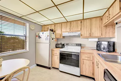 10101 Sunrise Lakes Boulevard #305, Sunrise, FL 33322 - Photo 5