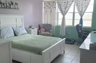 1300 St Charles Pl, Hollywood, FL 33026 - Photo 11