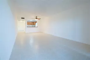 9233 SW 8th St, Boca Raton, FL 33428 - Photo 9