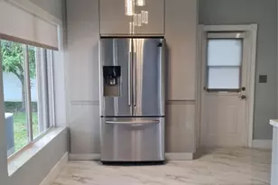 906 NE 3 St, Hallandale Beach, FL 33009 - Photo 5