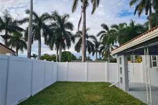 906 NE 3 St, Hallandale Beach, FL 33009 - Photo 27