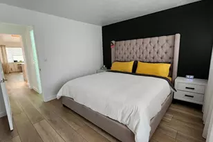 1015 SW 11th Ave, Hallandale Beach, FL 33009 - Photo 9