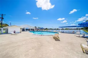 1015 SW 11th Ave, Hallandale Beach, FL 33009 - Photo 23