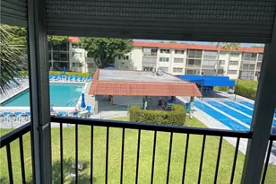 9410 N Hollybrook Lake Dr, Hollywood, FL 33025 - Photo 3