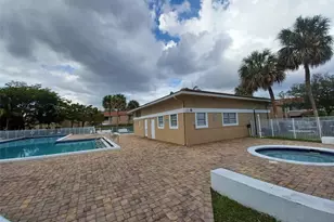 10036 Twin Lakes Dr, Coral Springs, FL 33071 - Photo 13