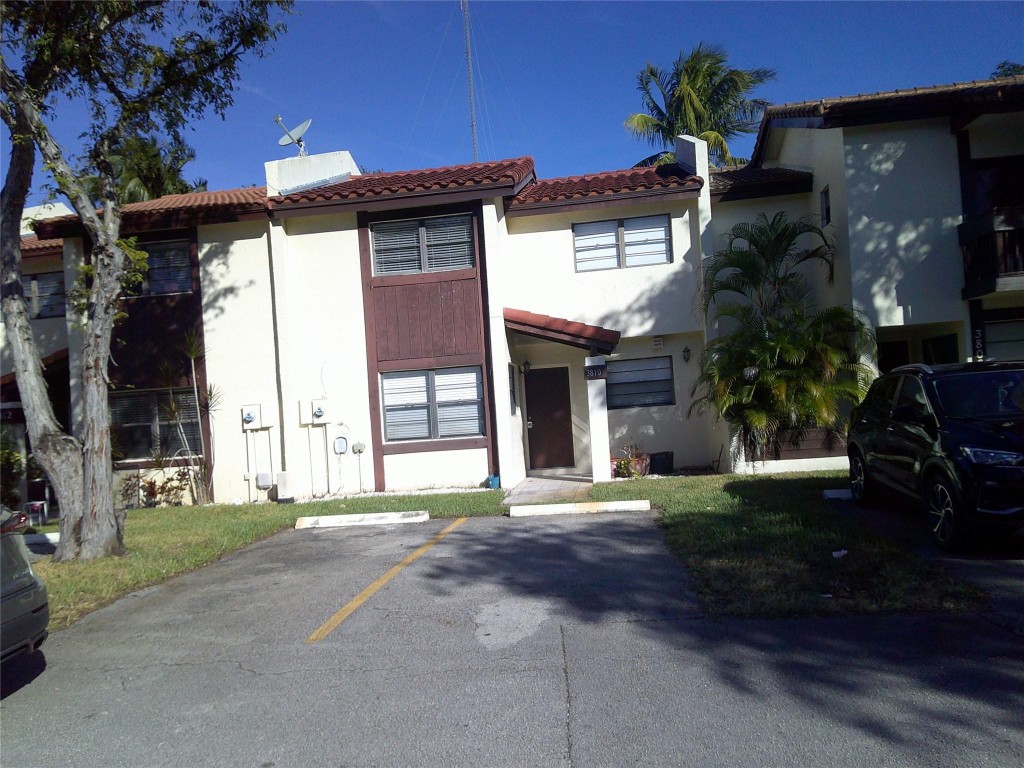 3810 SW 52nd Ave main architectural view
