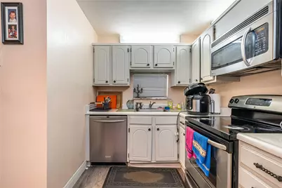 8930 S Hollybrook Boulevard #209, Pembroke Pines, FL 33025 - Photo 11