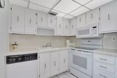 204 Burgundy #204, Delray Beach, FL 33484 - Photo 9