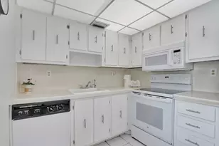 204 Burgundy E Unit, Delray Beach, FL 33484 - Photo 9