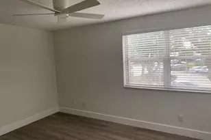 11266 SW 12th St, Pembroke Pines, FL 33025 - Photo 9