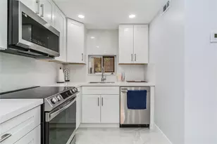 9523 S Hollybrook Lake Dr, Pembroke Pines, FL 33025 - Photo 13