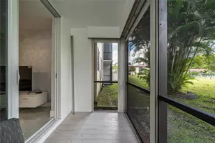 9523 S Hollybrook Lake Dr, Pembroke Pines, FL 33025 - Photo 21