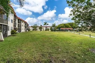 9523 S Hollybrook Lake Dr, Pembroke Pines, FL 33025 - Photo 23