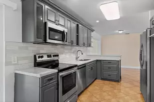 11371 NW 40th Pl, Sunrise, FL 33323 - Photo 13