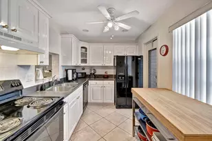 4270 NW 40th St, Lauderdale Lakes, FL 33319 - Photo 7