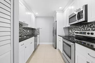 2127 NE 11th Avenue, Wilton Manors, FL 33305 - Photo 9
