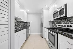 2127 NE 11th Ave, Wilton Manors, FL 33305 - Photo 9