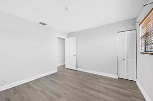 2127 NE 11th Ave, Wilton Manors, FL 33305 - Photo 11
