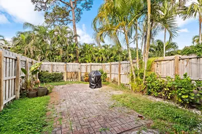 2127 NE 11th Avenue, Wilton Manors, FL 33305 - Photo 23