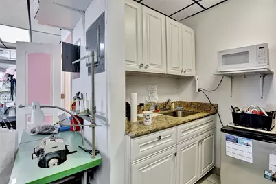 311 NE 44th Street, Oakland Park, FL 33334 - Photo 17