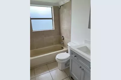 1040 Twin Lakes Drive #1040, Coral Springs, FL 33071 - Photo 13