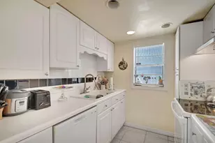 689 NE 6th Ct, Boynton Beach, FL 33435 - Photo 13