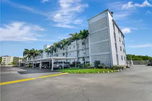 689 NE 6th Ct, Boynton Beach, FL 33435 - Photo 9