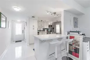 811 S Hollybrook Dr, Hollywood, FL 33025 - Photo 9