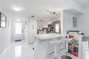 811 S Hollybrook Dr, Pembroke Pines, FL 33025 - Photo 9