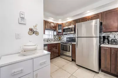 411 S Hollybrook Drive #203, Pembroke Pines, FL 33025 - Photo 9