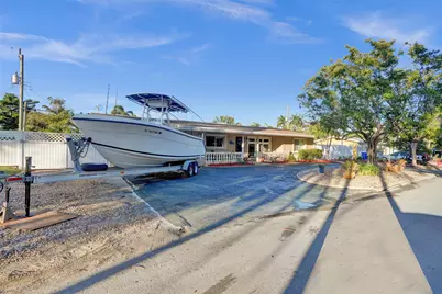 2585 SE 3rd Street, Pompano Beach, FL 33062 - Photo 3