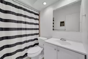 300 Golden Isles Dr, Hallandale Beach, FL 33009 - Photo 31