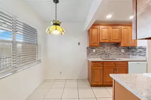 8205 NW 61st St, Tamarac, FL 33321 - Photo 9