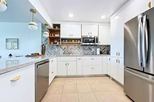 2311 S Cypress Bend Dr, Pompano Beach, FL 33069 - Photo 3