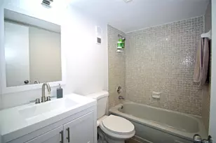 1100 St Charles Pl, Pembroke Pines, FL 33026 - Photo 23
