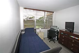 1100 St Charles Pl, Pembroke Pines, FL 33026 - Photo 23