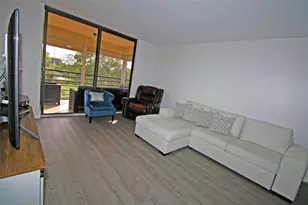 1100 St Charles Pl, Pembroke Pines, FL 33026 - Photo 21
