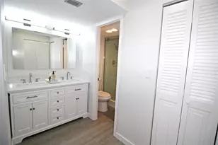 1100 St Charles Pl, Pembroke Pines, FL 33026 - Photo 17