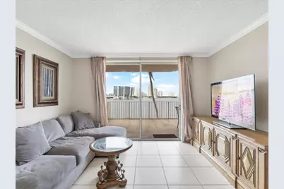 18260 N Bay Road #304, North Miami Beach, FL 33160 - Photo 5