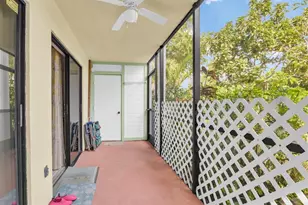 935 NE 199th St, Miami, FL 33179 - Photo 29
