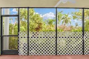 935 NE 199th St, Miami, FL 33179 - Photo 27