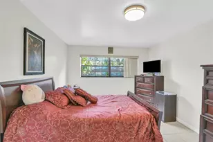 935 NE 199th St, Miami, FL 33179 - Photo 5