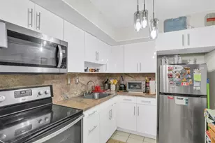 935 NE 199th St, Miami, FL 33179 - Photo 17