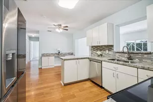 12100 NW 27th Ct, Plantation, FL 33323 - Photo 7