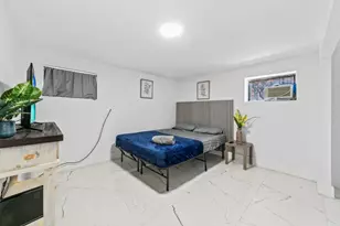 1215 NE 200th St, Miami, FL 33179 - Photo 21