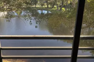 2304 S Cypress Bend Dr, Pompano Beach, FL 33069 - Photo 11